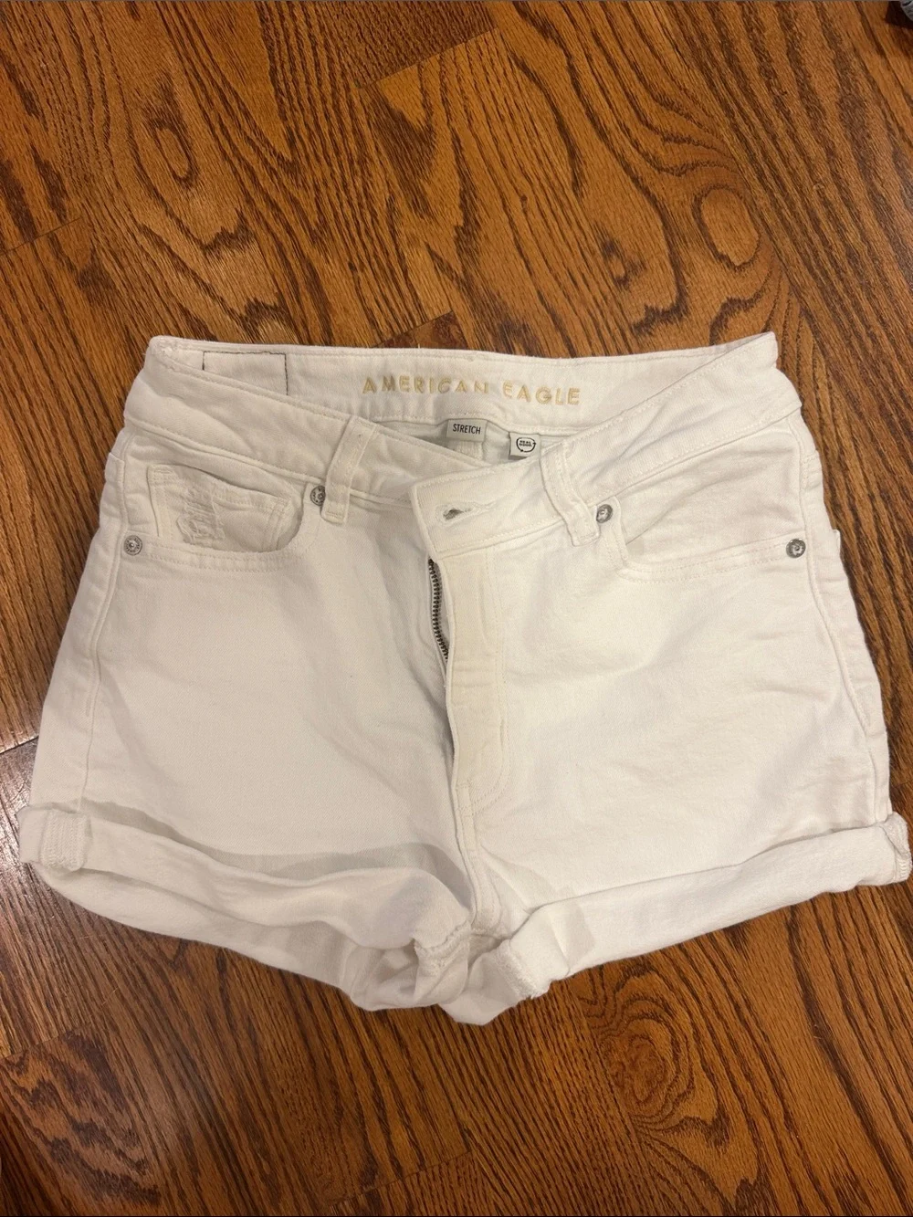 Size 2 Women’s American Eagle Outfitters White High-Rise Cuffed Denim Shorts